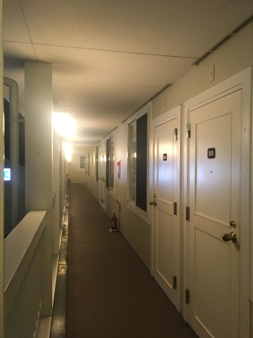 部屋の前の廊下